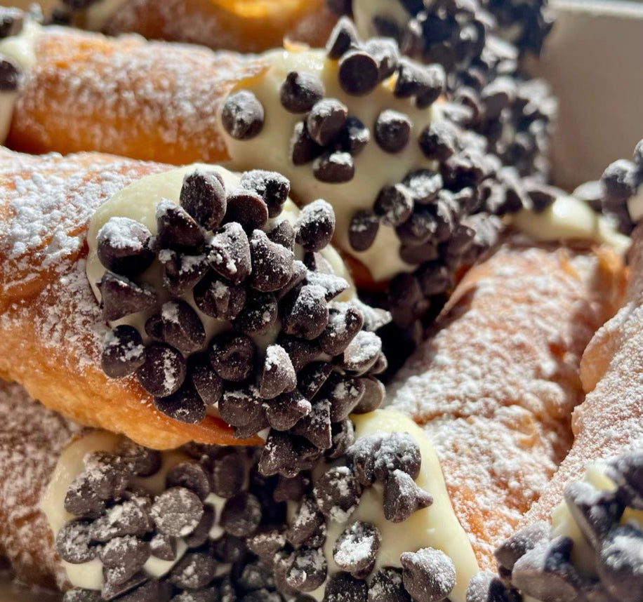 Holiday Gourmet Cannoli